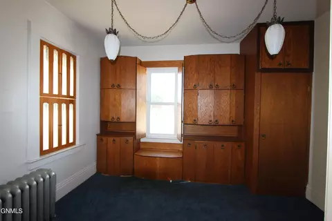 62 5th Ave E, Dickinson, ND 58601 photo 4