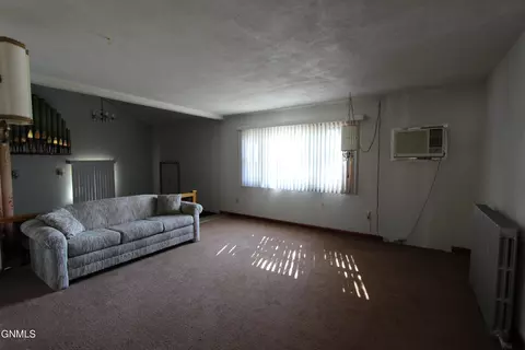62 5th Ave E, Dickinson, ND 58601 photo 8