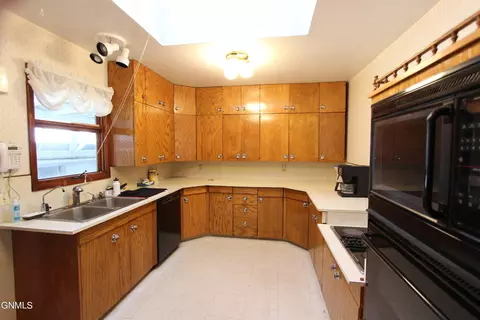 62 5th Ave E, Dickinson, ND 58601 photo 6
