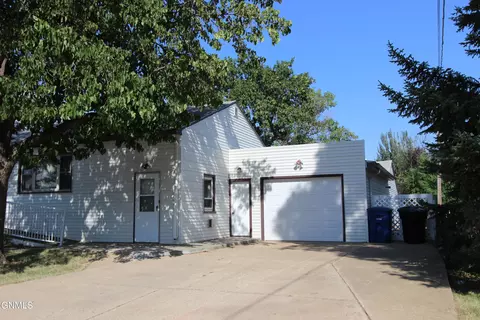 62 5th Ave E, Dickinson, ND 58601 photo 3