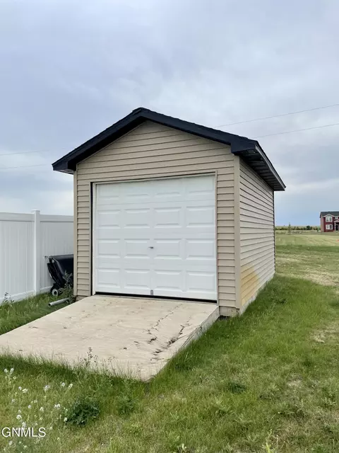 13662 Mulberry Loop NW, Williston, ND 58801 photo 23