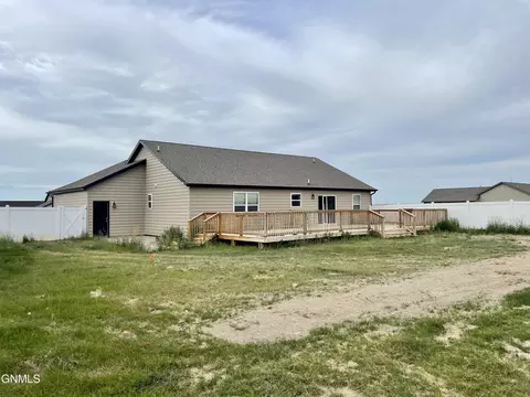 13662 Mulberry Loop NW, Williston, ND 58801 photo 21