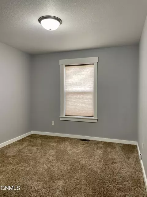 13662 Mulberry Loop NW, Williston, ND 58801 photo 8