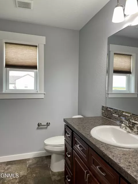 13662 Mulberry Loop NW, Williston, ND 58801 photo 9