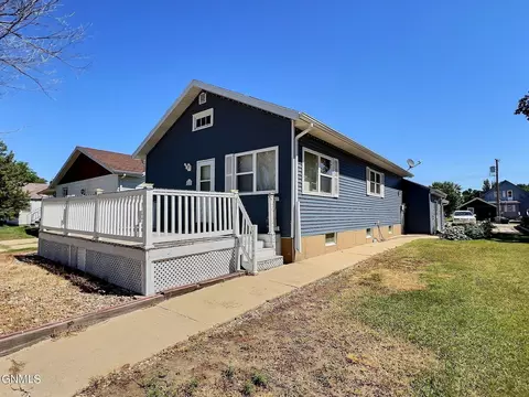 215 1st Ave E, New Leipzig, ND 58562 photo 2