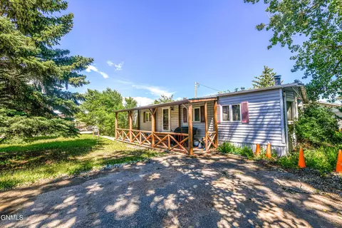 3708 2nd Ave E, Williston, ND 58801 photo 2