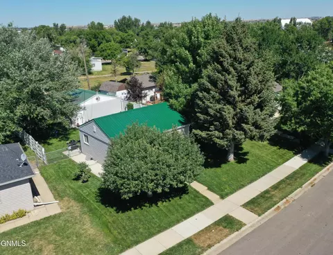 1911 6th Ave W, Williston, ND 58801 photo 7
