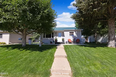 1911 6th Ave W, Williston, ND 58801 photo 11
