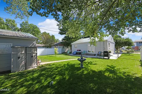 1911 6th Ave W, Williston, ND 58801 photo 5