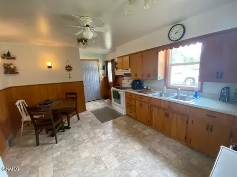 312 Miller Ave, Stanton, ND 58571 photo 7