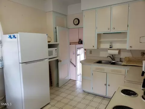 513 1st Ave E, Dickinson, ND 58601 photo 9