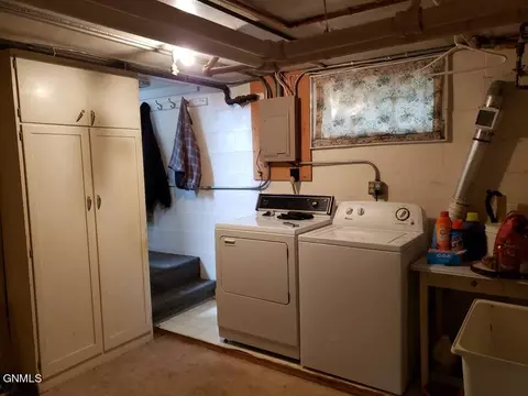 513 1st Ave E, Dickinson, ND 58601 photo 10