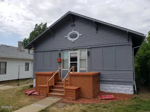 513 1st Ave E, Dickinson, ND 58601 photo 1