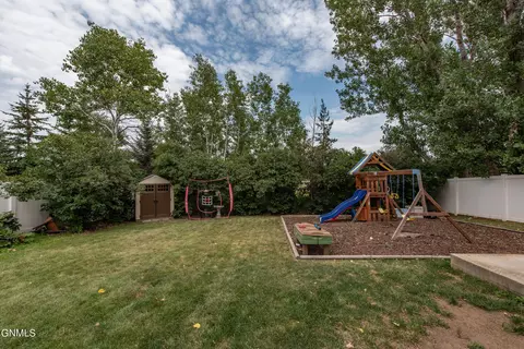 583 13th St E, Dickinson, ND 58601 photo 41