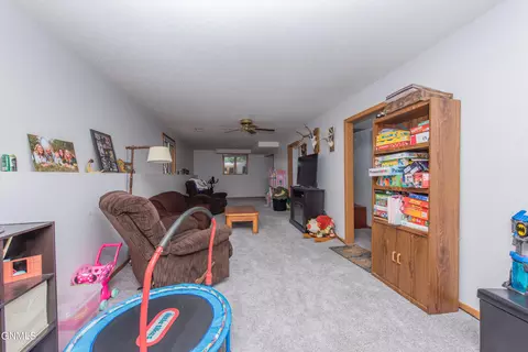583 13th St E, Dickinson, ND 58601 photo 29