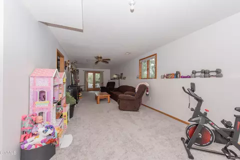 583 13th St E, Dickinson, ND 58601 photo 26