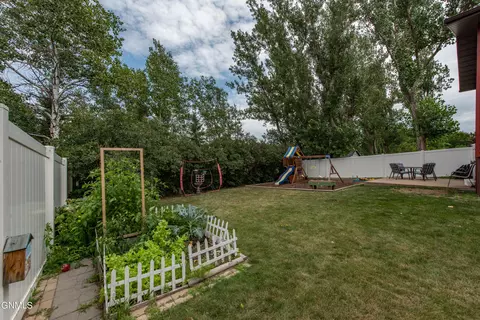 583 13th St E, Dickinson, ND 58601 photo 39