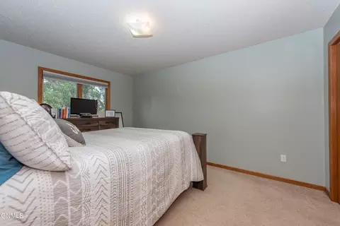 583 13th St E, Dickinson, ND 58601 photo 21