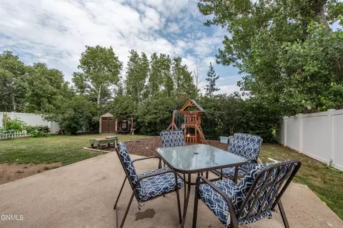 583 13th St E, Dickinson, ND 58601 photo 36