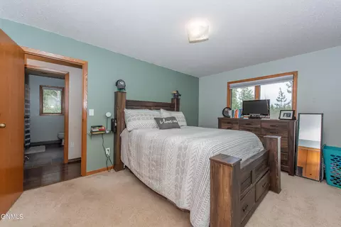 583 13th St E, Dickinson, ND 58601 photo 23