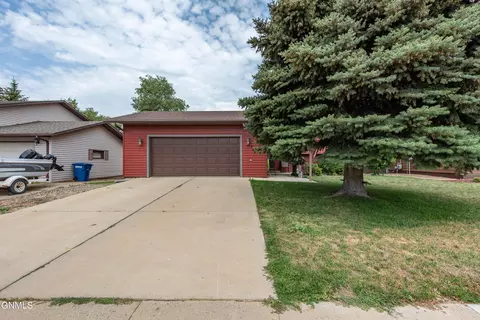 583 13th St E, Dickinson, ND 58601 photo 47
