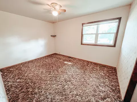 618 17th Ave W, Williston, ND 58801 photo 7