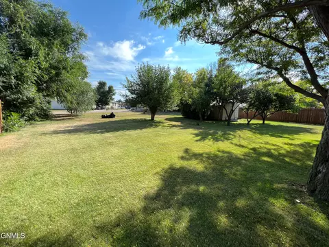 618 17th Ave W, Williston, ND 58801 photo 25