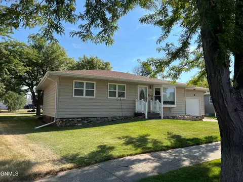 618 17th Ave W, Williston, ND 58801 photo 31