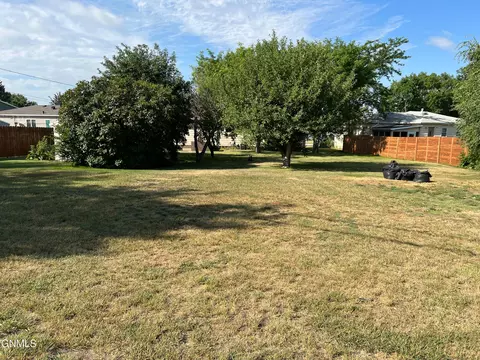 618 17th Ave W, Williston, ND 58801 photo 24