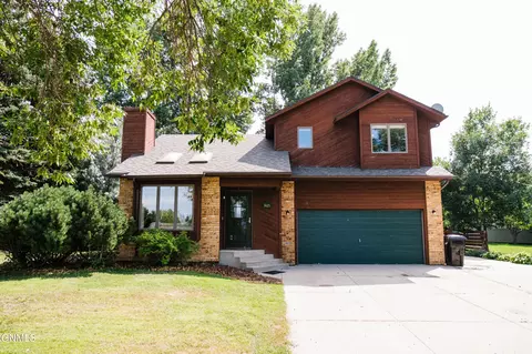 1421 Canyon Dr, Bismarck, ND 58503 photo 1