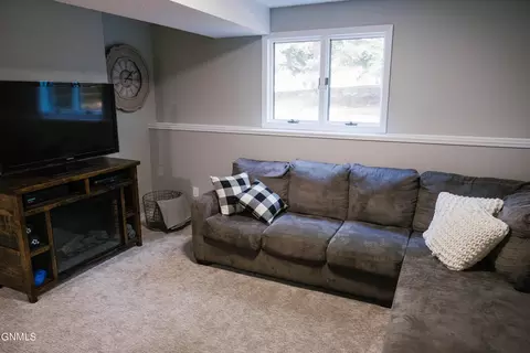 1421 Canyon Dr, Bismarck, ND 58503 photo 25