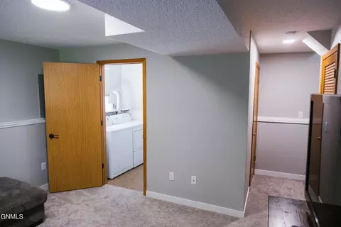 1421 Canyon Dr, Bismarck, ND 58503 photo 29