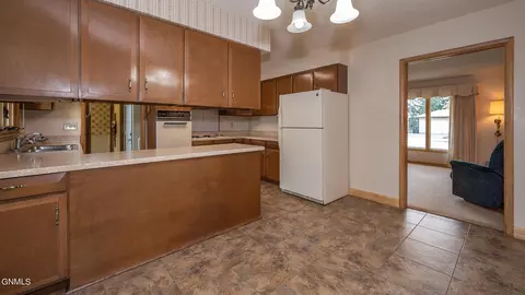 202 Owens Ave, Bismarck, ND 58501 photo 11