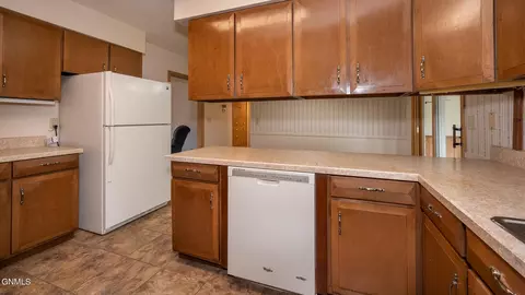 202 Owens Ave, Bismarck, ND 58501 photo 9