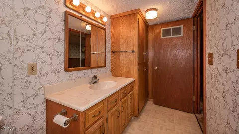 202 Owens Ave, Bismarck, ND 58501 photo 33