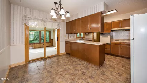 202 Owens Ave, Bismarck, ND 58501 photo 7