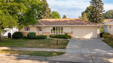 202 Owens Ave, Bismarck, ND 58501 photo 1