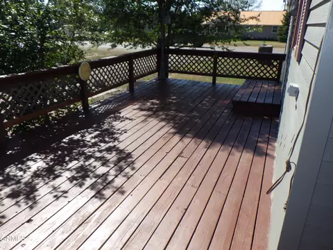 Exterior - 313 6th St E, Culbertson, MT 59218 photo 6 of 18