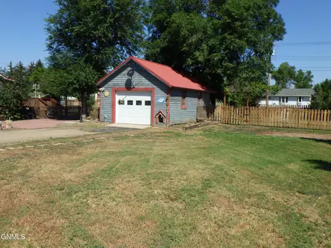 Exterior - 313 6th St E, Culbertson, MT 59218 photo 18 of 18