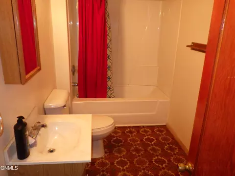 Bath - 313 6th St E, Culbertson, MT 59218 photo 3 of 4