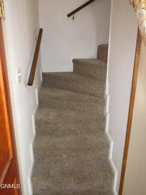Entry Way - 313 6th St E, Culbertson, MT 59218 photo 4 of 10