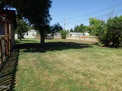 Exterior - 313 6th St E, Culbertson, MT 59218 photo 15 of 18