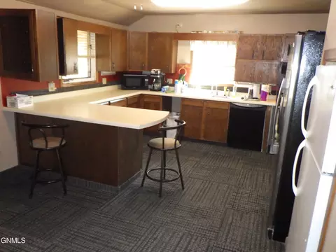 Kitchen - 313 6th St E, Culbertson, MT 59218 photo 4 of 8