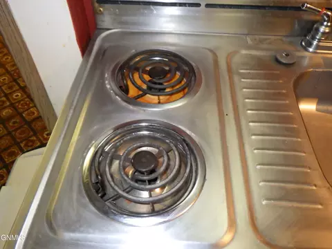Kitchen - 313 6th St E, Culbertson, MT 59218 photo 6 of 8