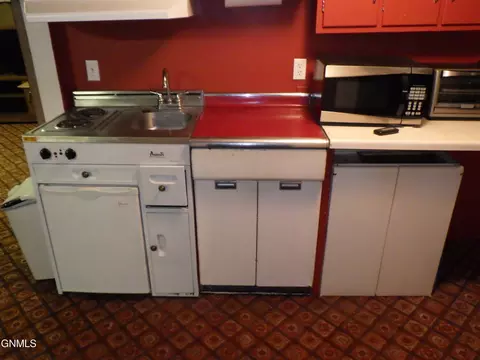 Kitchen - 313 6th St E, Culbertson, MT 59218 photo 5 of 8
