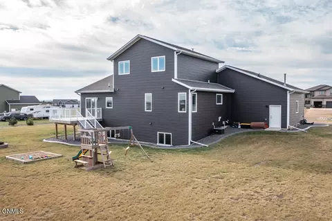 2471 Eugene Dr N, Mandan, ND 58554 photo 35