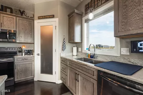 2471 Eugene Dr N, Mandan, ND 58554 photo 12