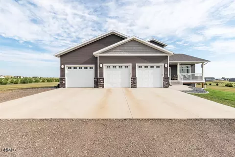 2471 Eugene Dr N, Mandan, ND 58554 photo 6