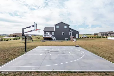 2471 Eugene Dr N, Mandan, ND 58554 photo 39