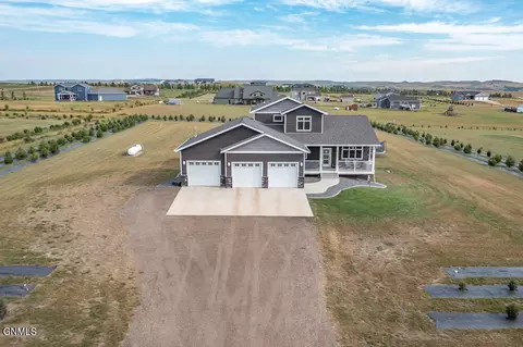 2471 Eugene Dr N, Mandan, ND 58554 photo 3